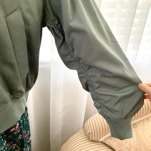 Uniqlo C Bomber Jacket in 53 Green - Picture 5 of 9